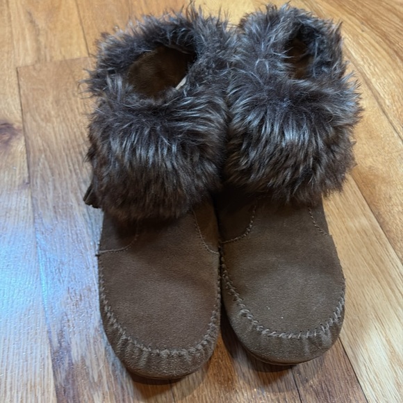 • Minnetonka • - Picture 2 of 6